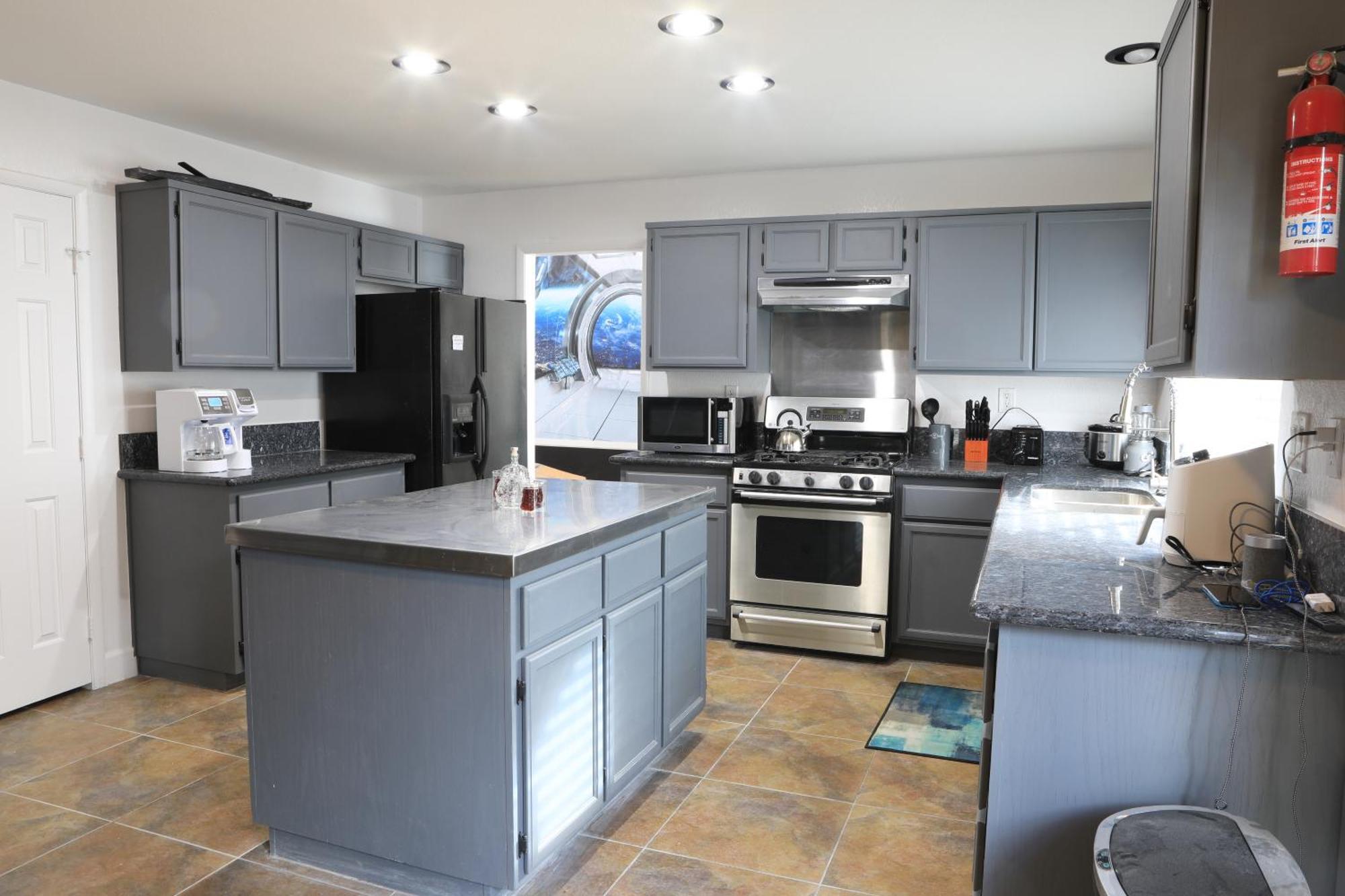 Comfy Expansive Home - Near The Strip - Heated Pool Лас Вегас Екстериор снимка