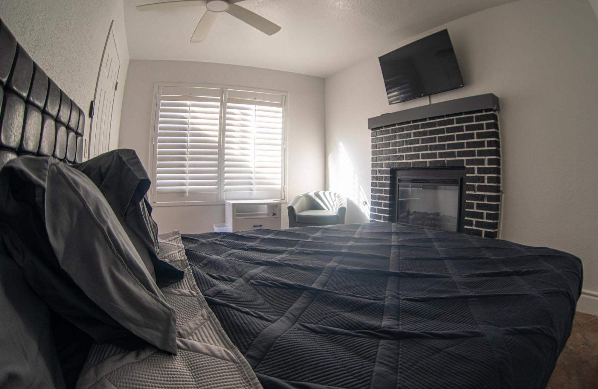Comfy Expansive Home - Near The Strip - Heated Pool Лас Вегас Екстериор снимка