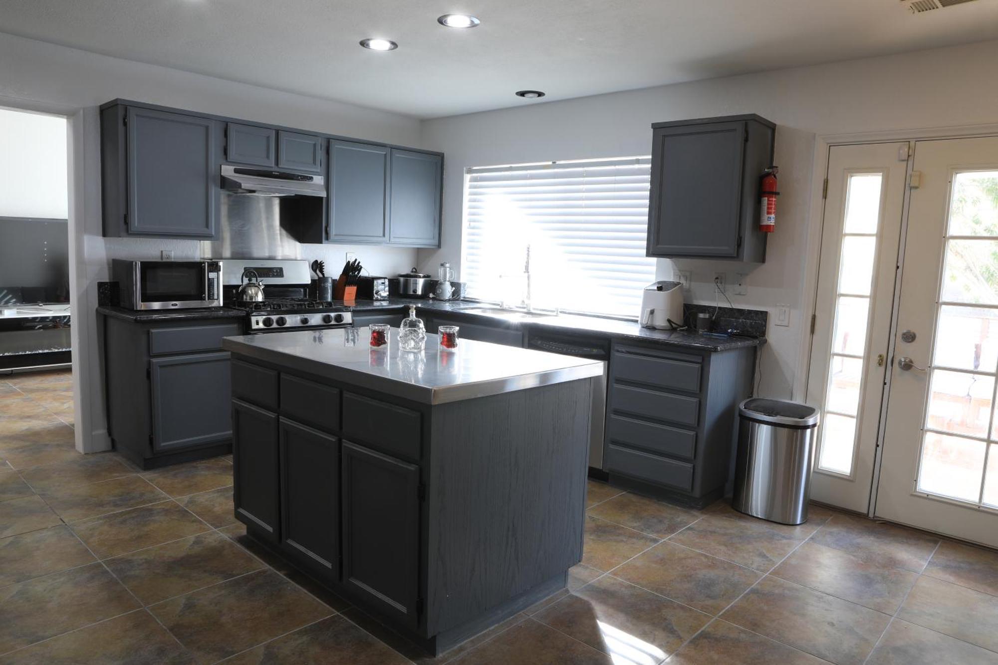 Comfy Expansive Home - Near The Strip - Heated Pool Лас Вегас Екстериор снимка
