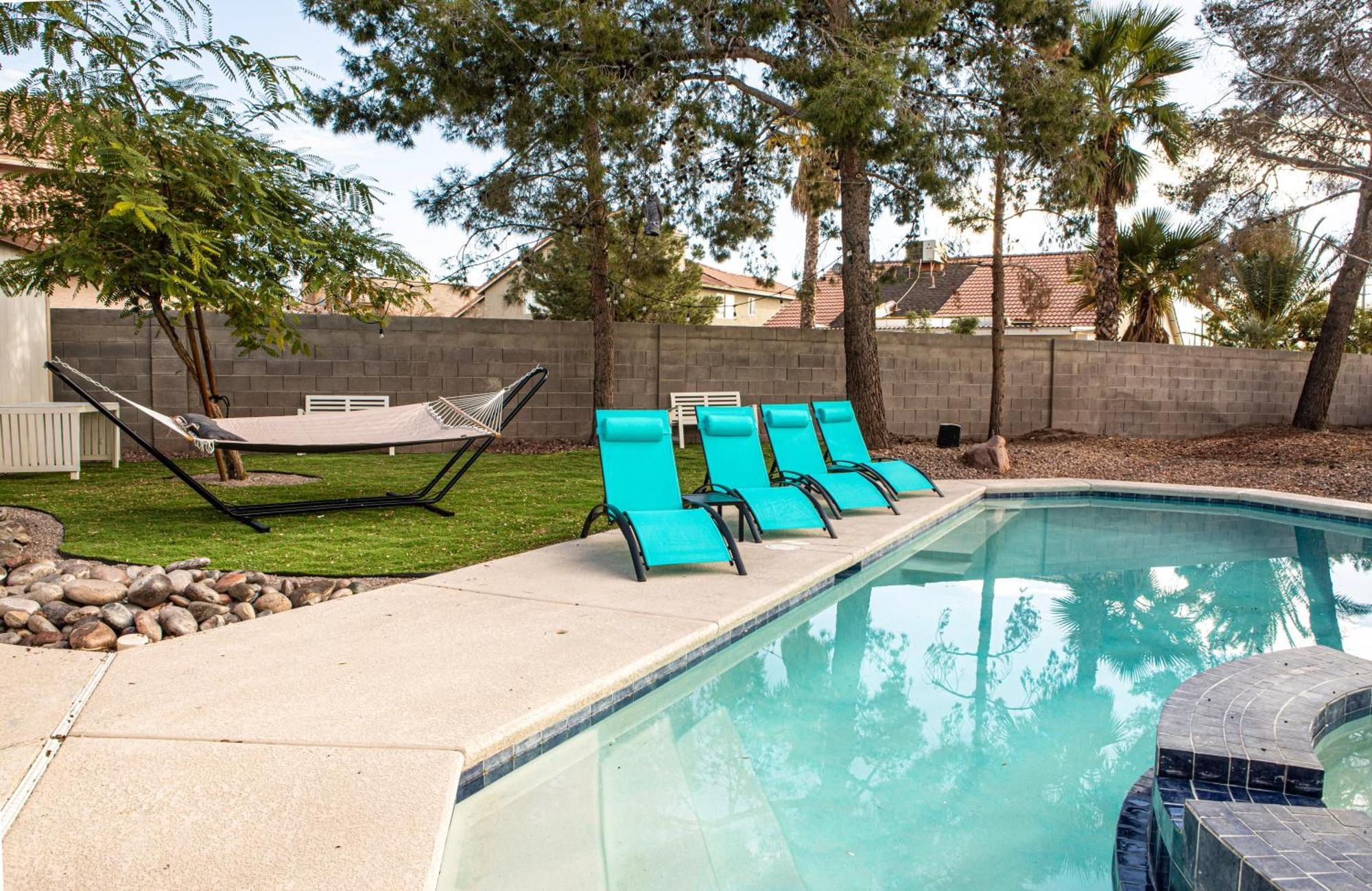 Comfy Expansive Home - Near The Strip - Heated Pool Лас Вегас Екстериор снимка