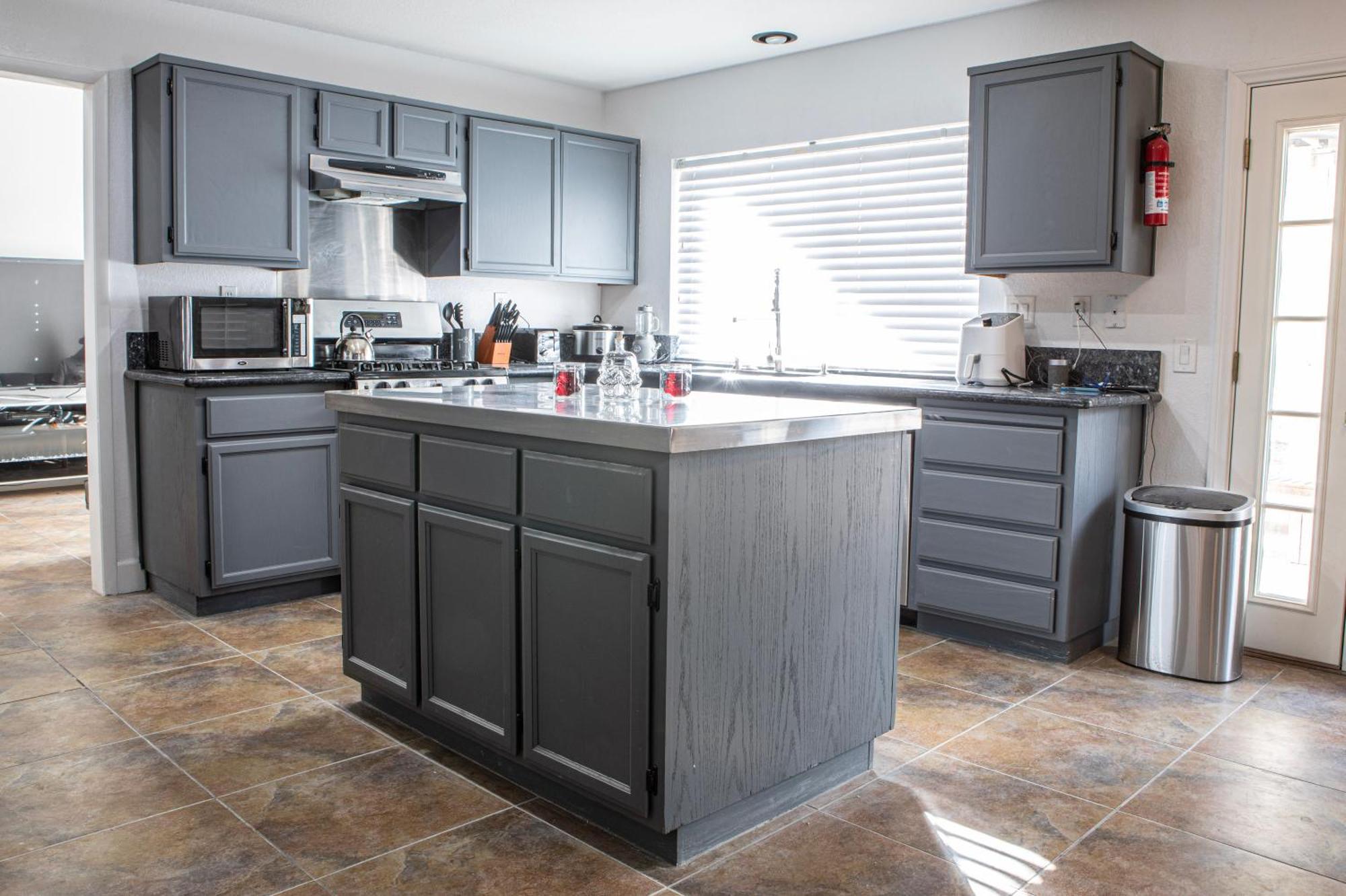 Comfy Expansive Home - Near The Strip - Heated Pool Лас Вегас Екстериор снимка