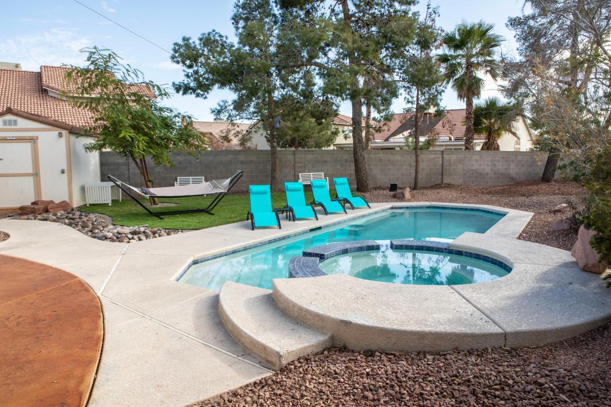Comfy Expansive Home - Near The Strip - Heated Pool Лас Вегас Екстериор снимка